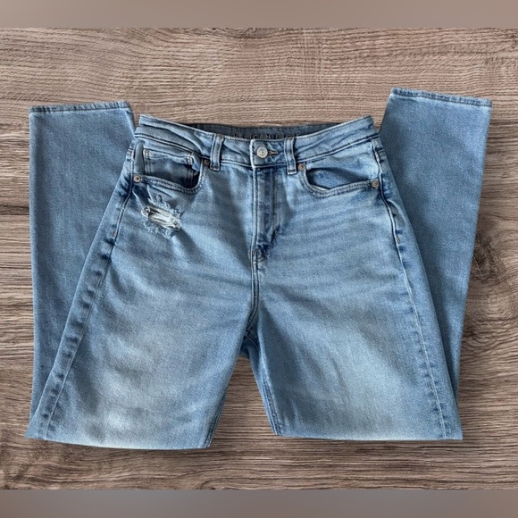 American Eagle Outfitters Denim - America Eagle Light Wash Mom Jeans